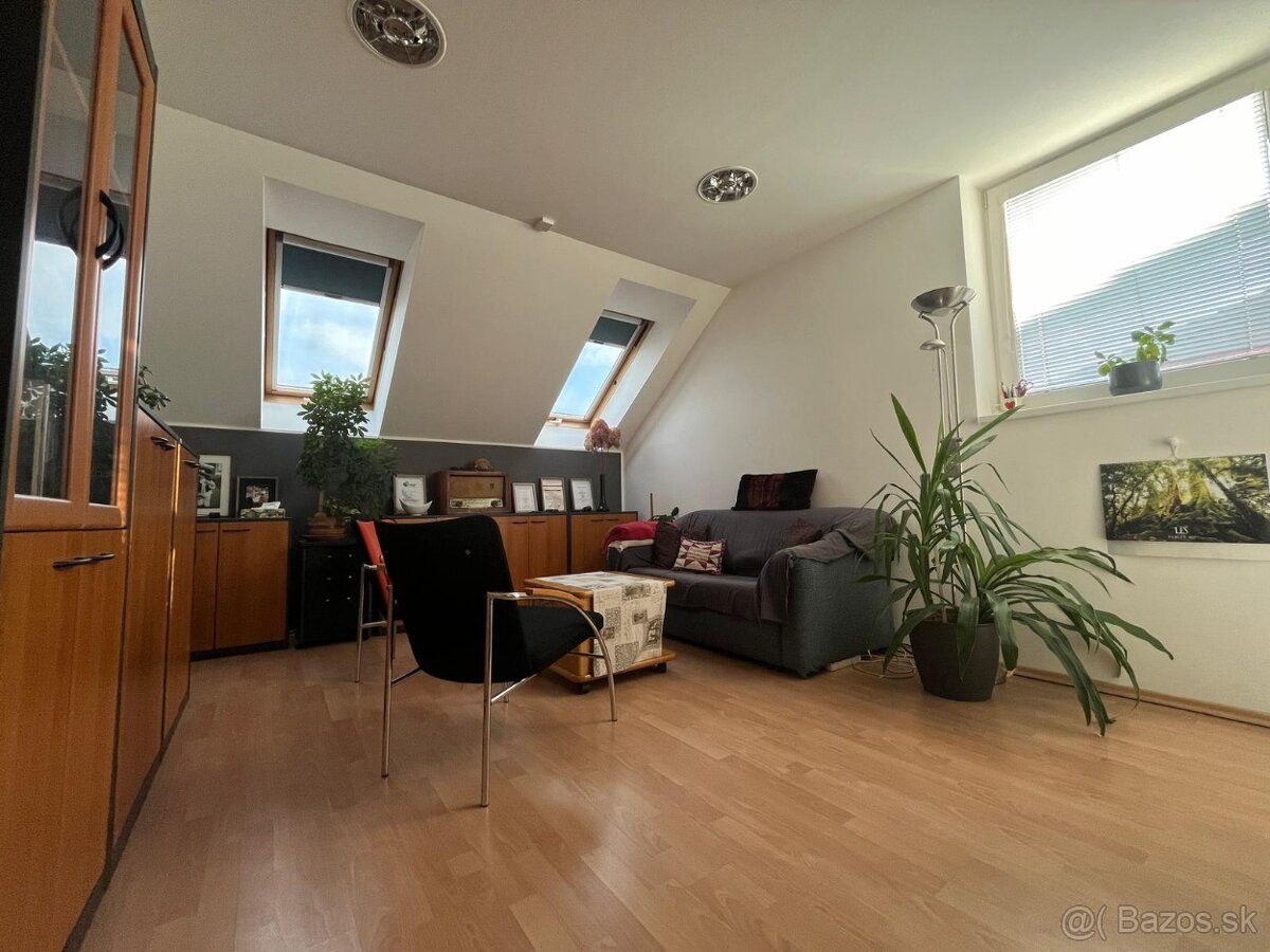 Predaj firemného a skladového areálu v Nitre - 8