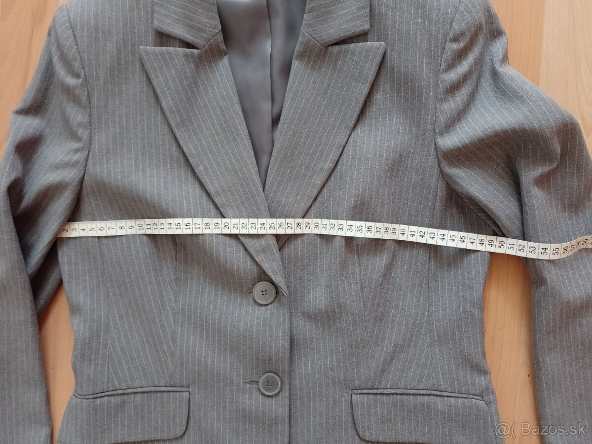 Dámsky luxusný kostým v.M - 8