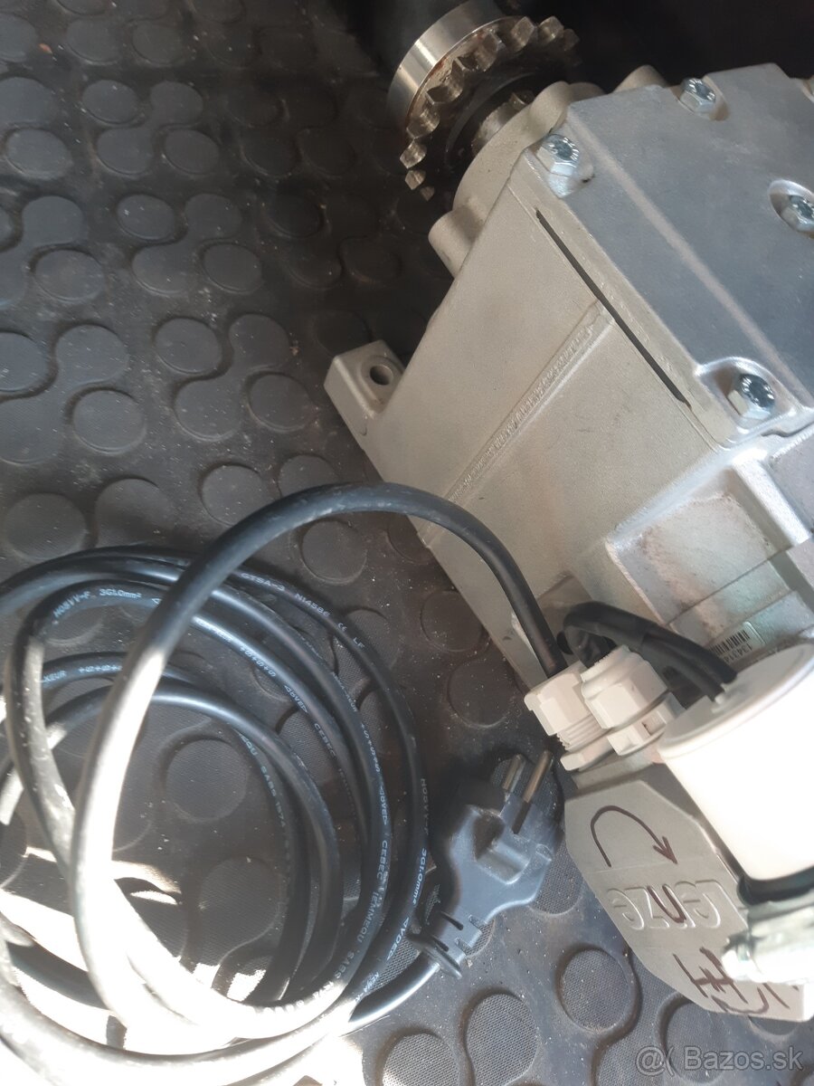 Predam motor s prevodovkou - 8