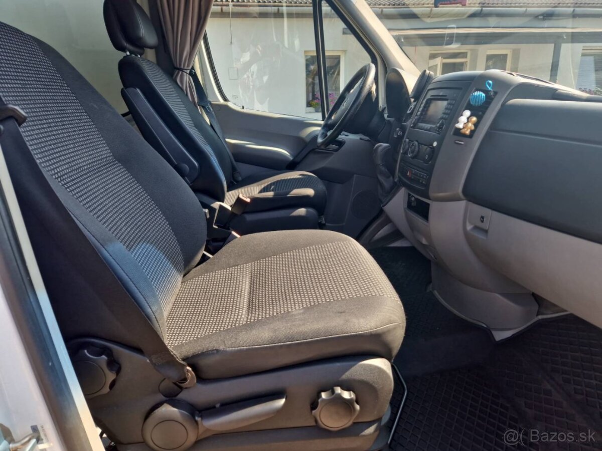 Predám Mercedes-Benz Sprinter 318 CDI 135 KW Automat - 8