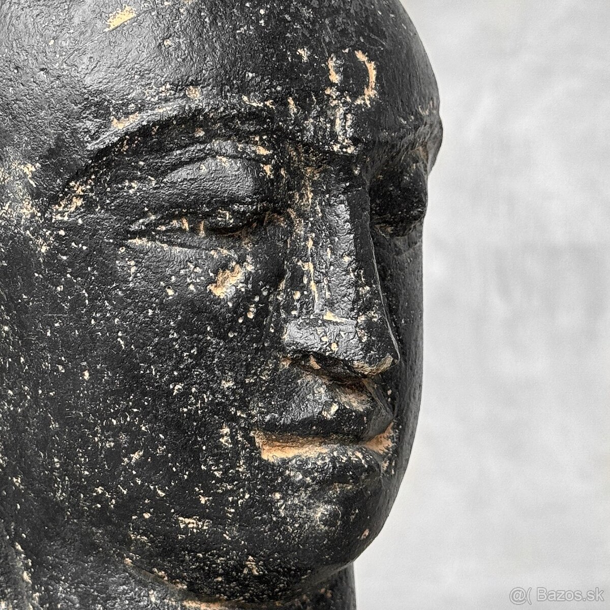 Ručne vyrezávaná lávová hlava Budhu z Jávy na stojane - 8