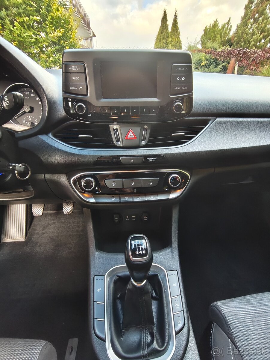 Predám Hyundai i30 kombi - 8