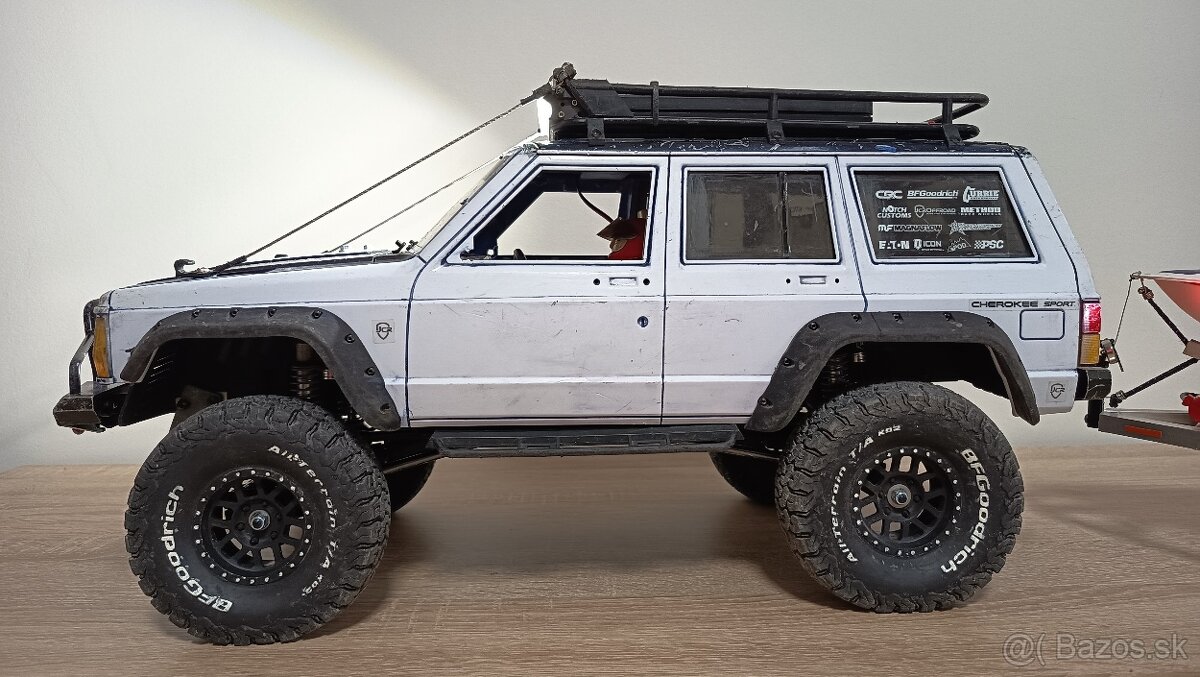 Axial scx10 ll jeep grandcherokee - 8