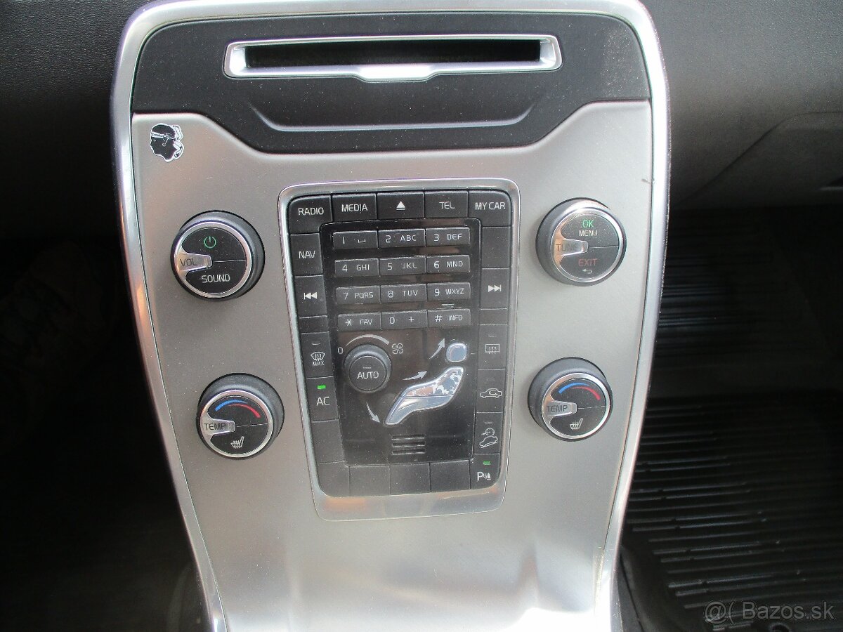 VOLVO XC70 2,4D 120KW CROSSCOUNTRY AWD GPS XENON 2013 - 8