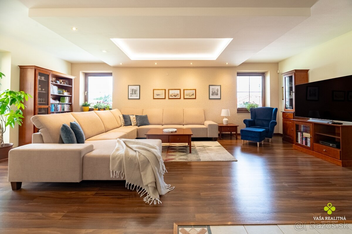 Úchvatná rodinná vila s vnútorným bazénom - 8