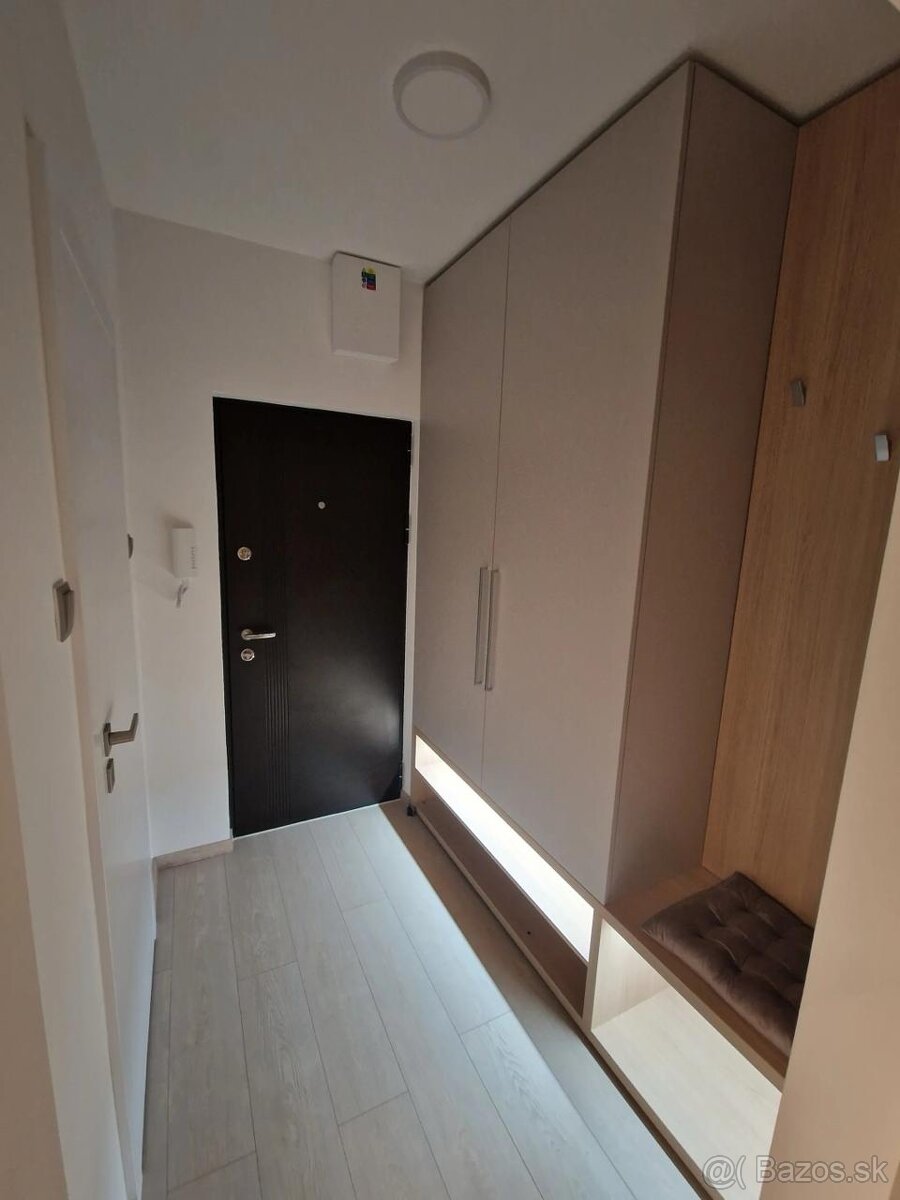 Štýlová garsónka s veľkou loggiou – Nivy - 8