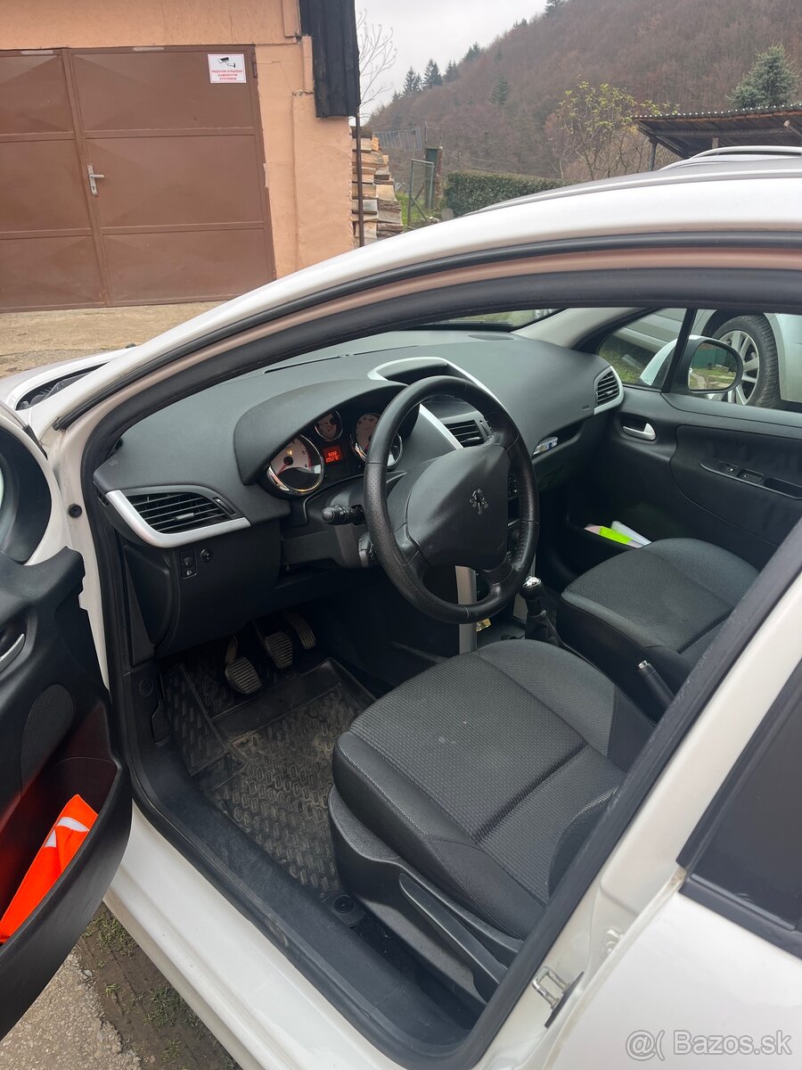 Peugeot 207 - 8