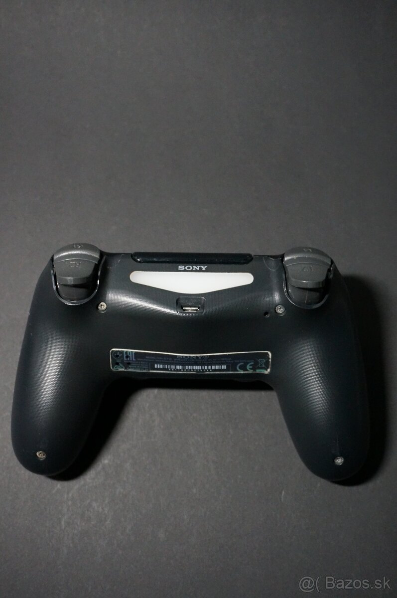 Sony PlayStation 4 (CUH-2216B) - 1TB - 8