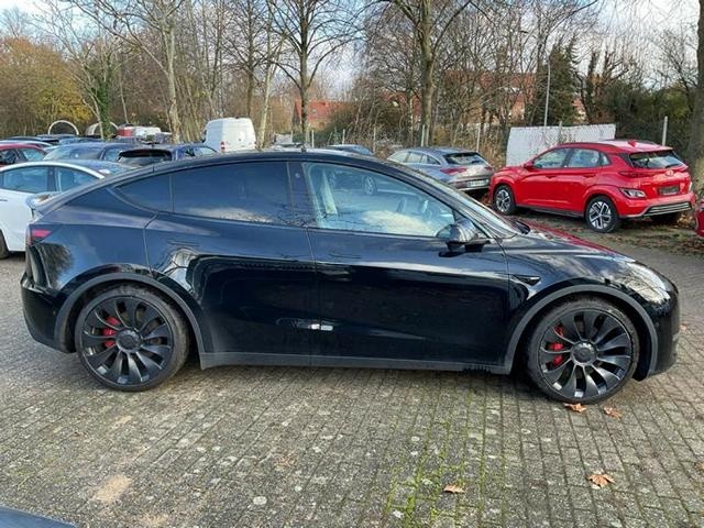 Tesla Model Y PERFORMANCE 534 hp - 8