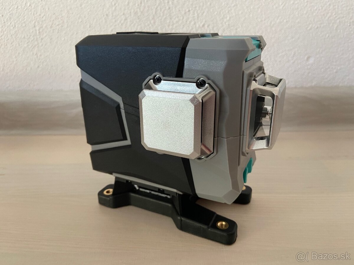 12 líniový krížový samonivelačný 3D laser - PROFI - 8