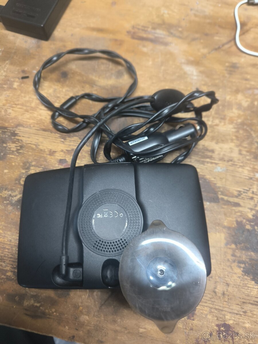 Predam navigaciu Tomtom - 8