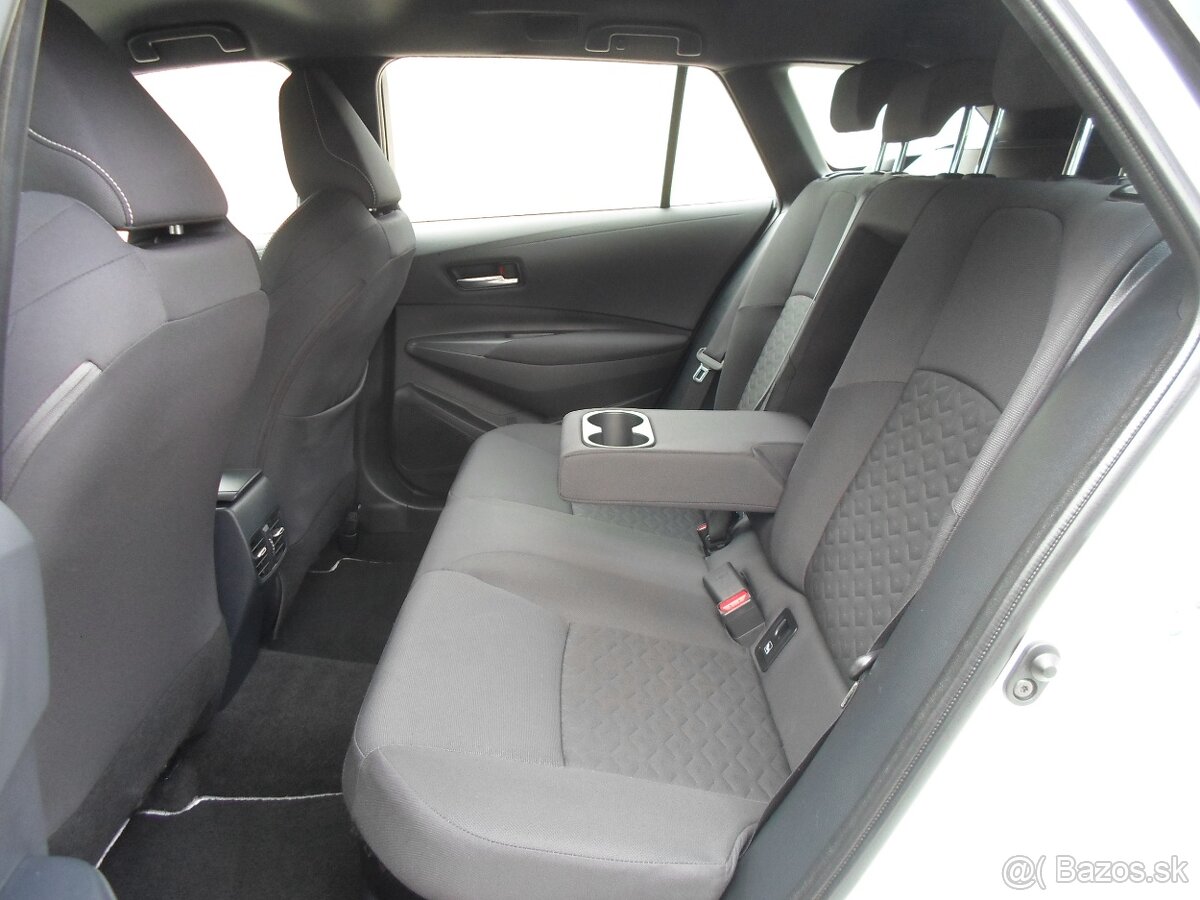 Toyota Corolla Combi 1.8 Hybrid e-CVT automat,kamera,navi,te - 8