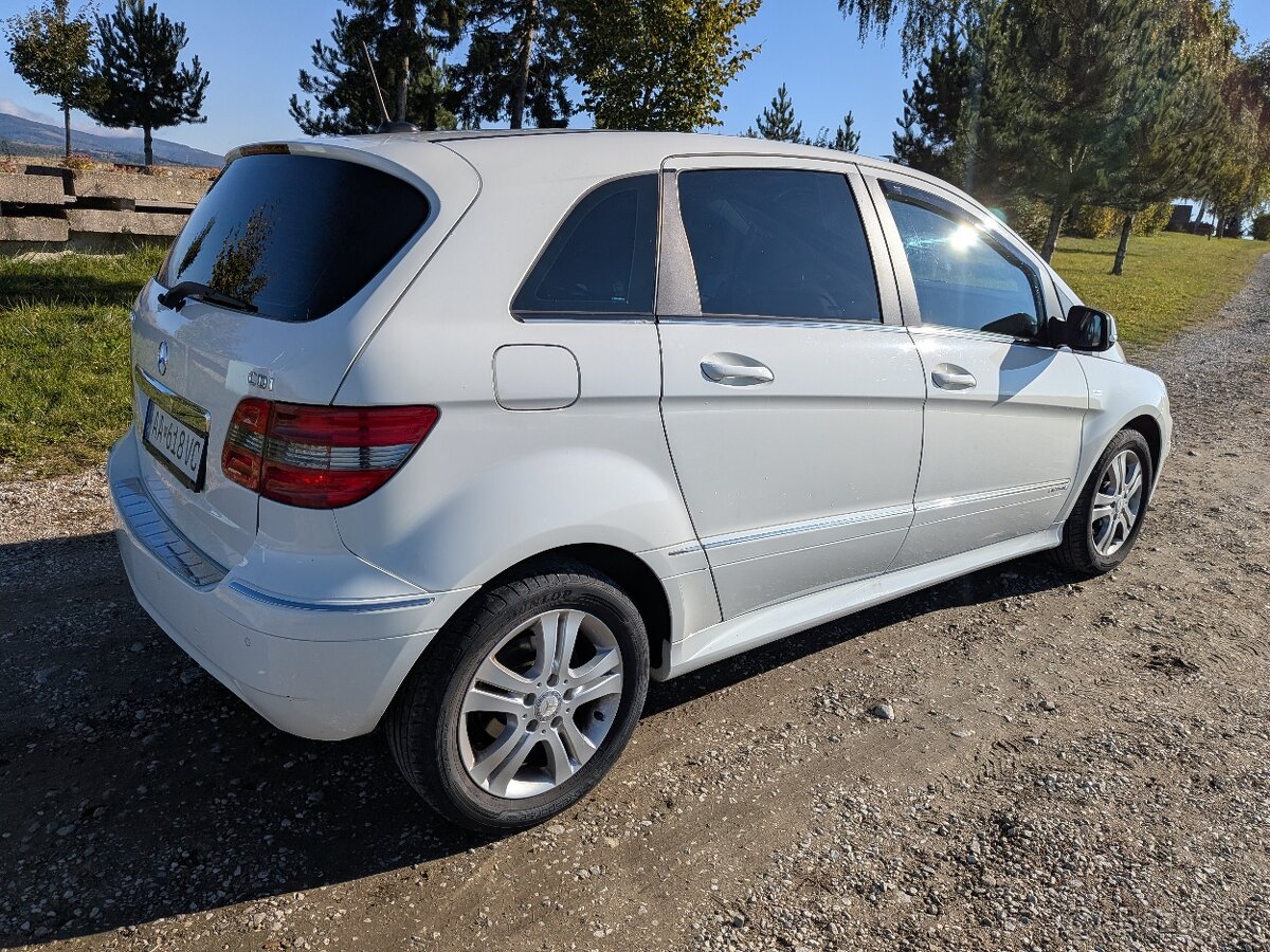 Mercedes B180 - 8