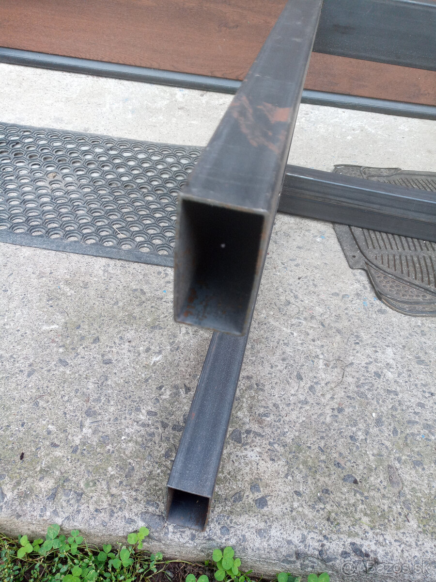 ocelovy ram, stolik - 8