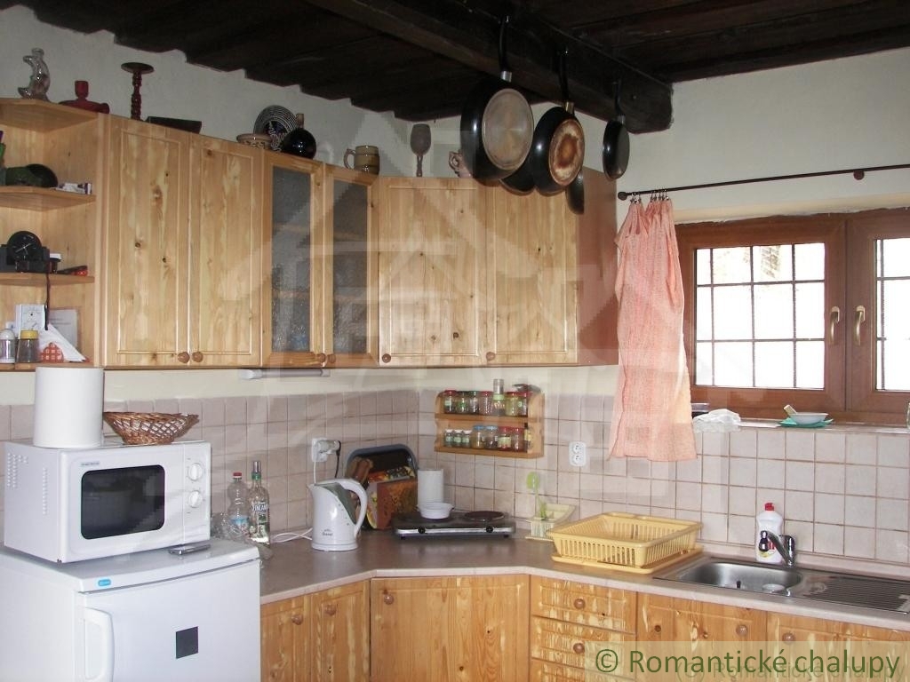 VÝRAZNE ZNÍŽENÁ CENA Kamenná chalupa na lazoch pri Ábelov - 8