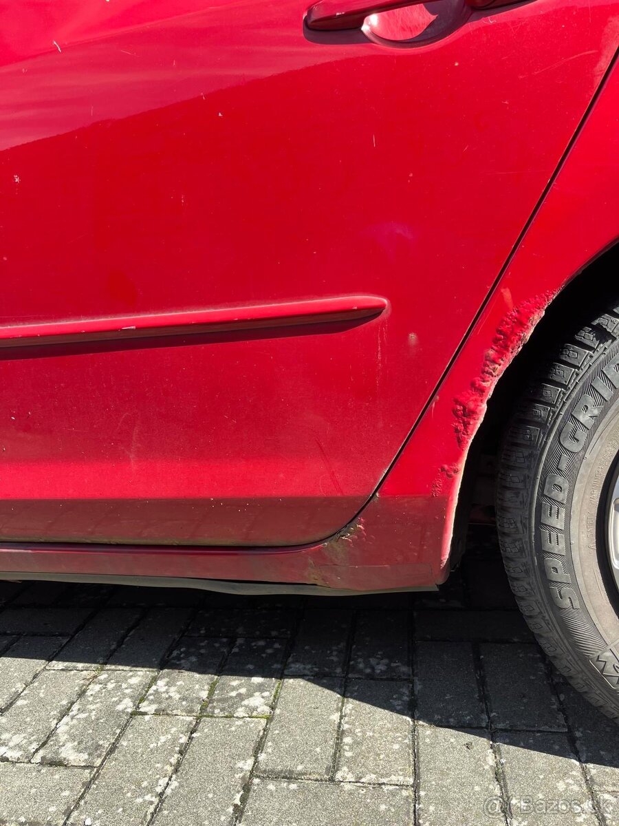 Predám Mazda 3 hatchback 1.6 - 8