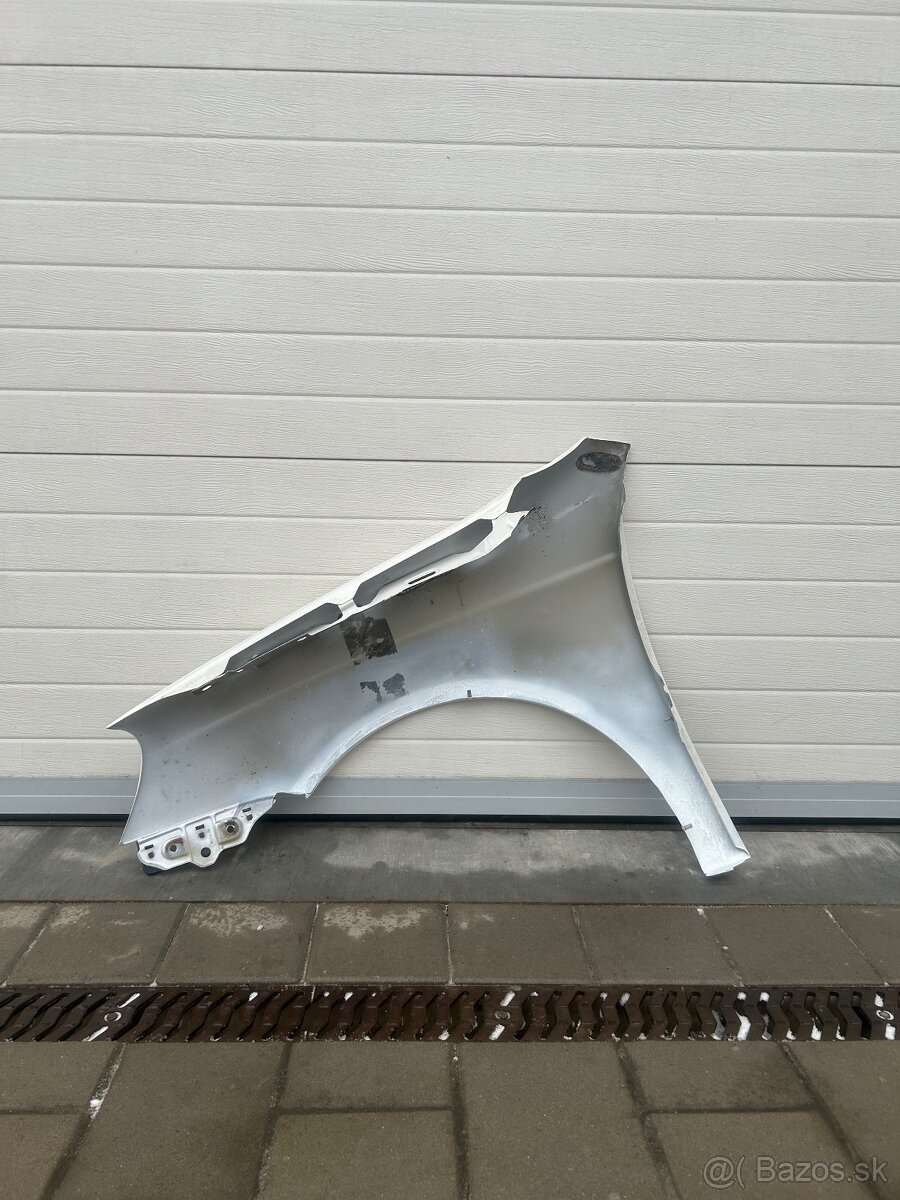 Predny blatnik VW Golf 5 variant biela LR9A - 8