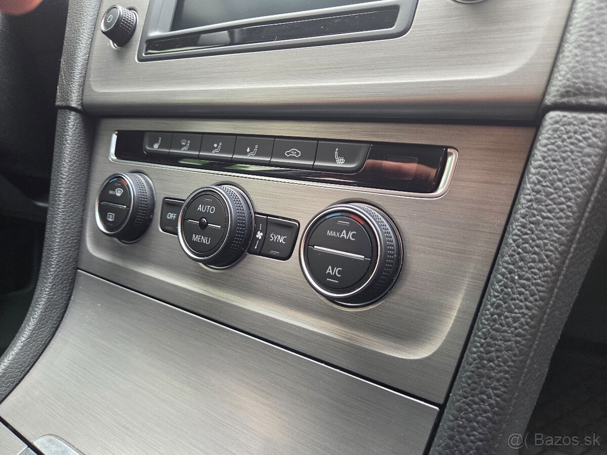 Golf 2.0TDI 110kw R-line - 8