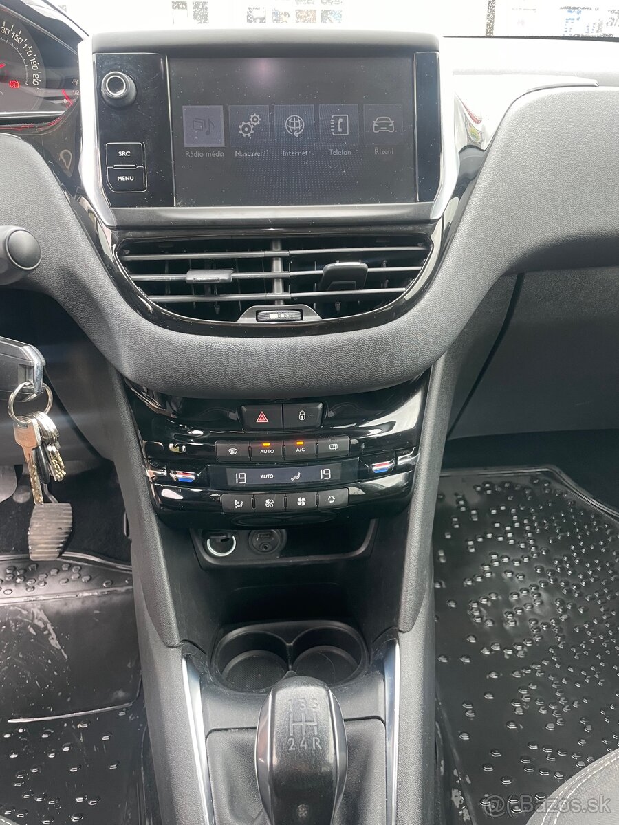 Peugeot 208 1.2 VTi - 8