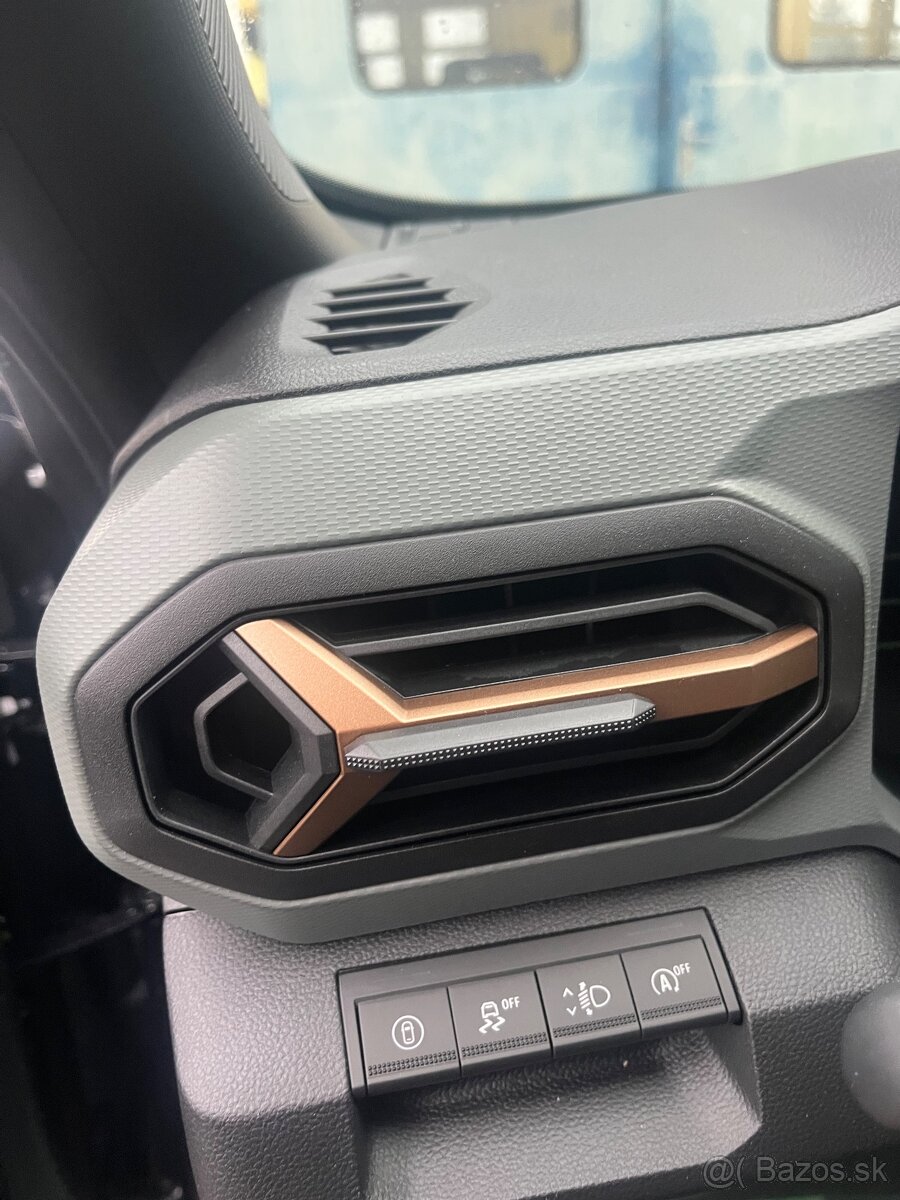 DACIA DUSTER Extreme mild hybrid 130 4x4 - 8