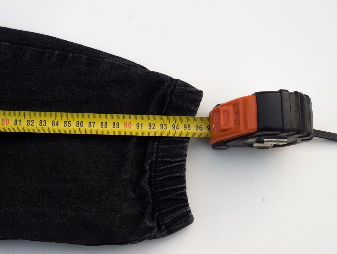 Čierne cargo nohavice Cropp č.34 - 8