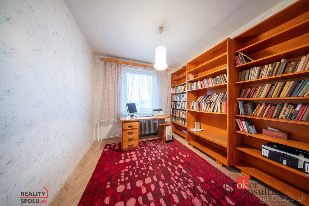 Na predaj 4 izbový byt v centre mesta Lučenec - 8