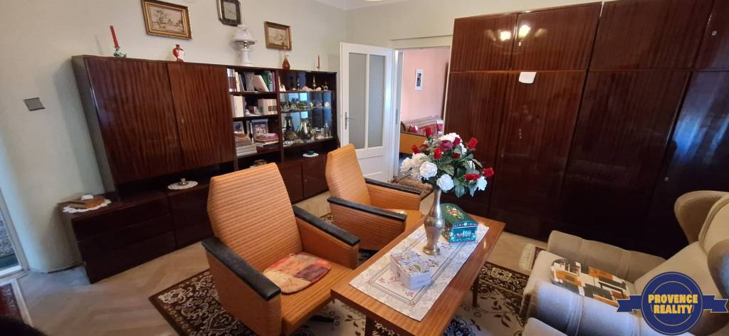 PREDAJ: Rodinný dom s pozemkom + garáž - v obci BÚČ, okr. KN - 8