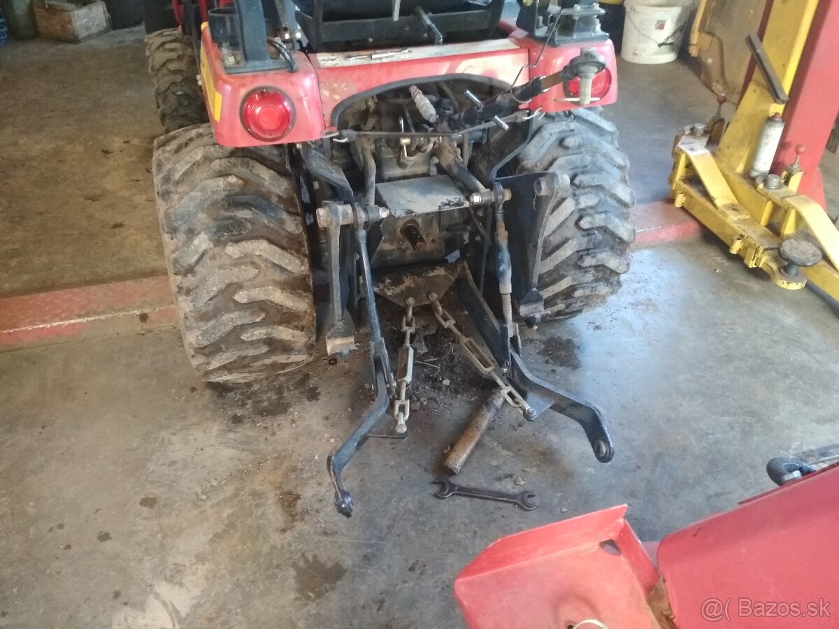 Predám mini traktorbager Massey Ferguson GC2310 - 8