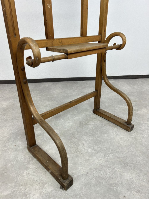 Nástenný halový vešiak J&J Kohn no.1082 - 8