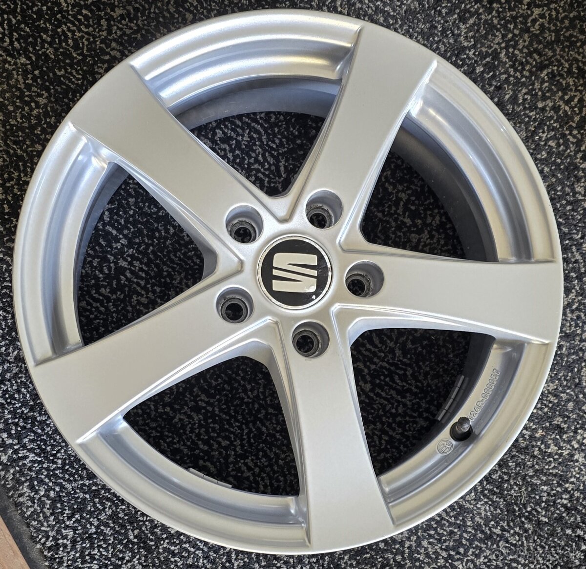 5x112-r16-Dezent,6,5J,e46 + možnosť pneu - 8