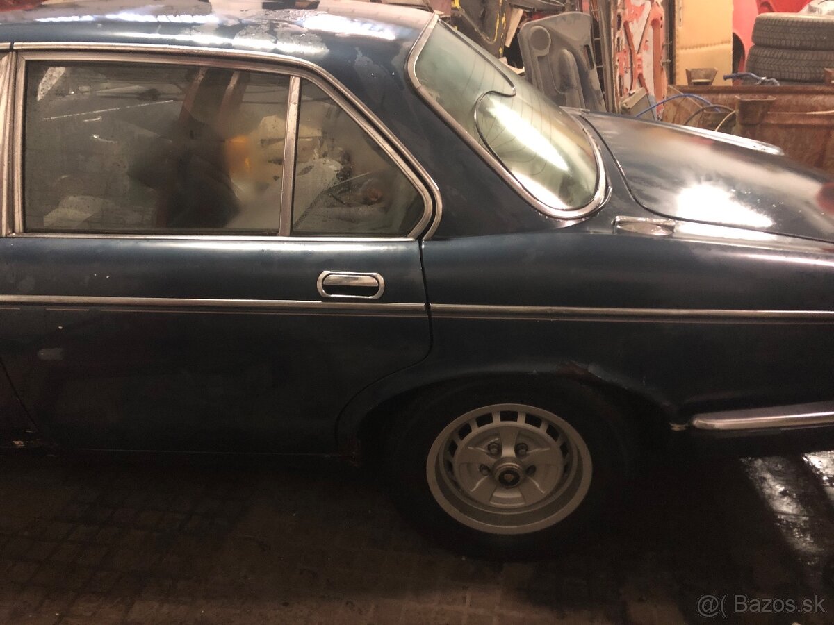 Jaguar XJ6 - 8