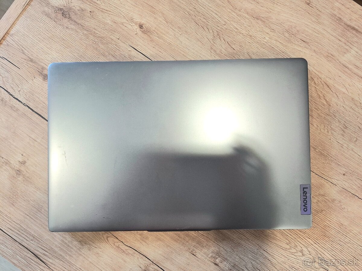 Lenovo IdeaPad 3 - 8