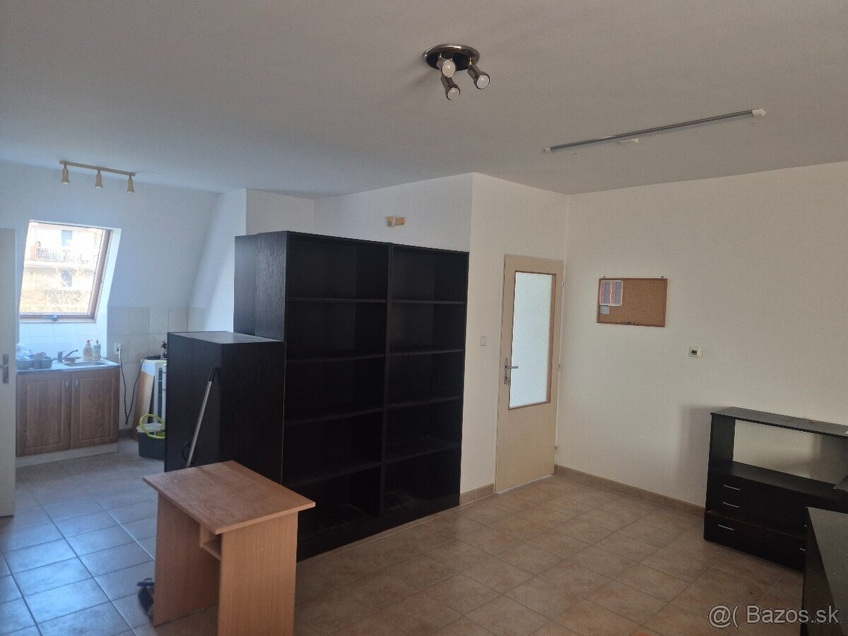 Predaj – polyfunkčný dom, Komárno, ul. Generála Kl - 8