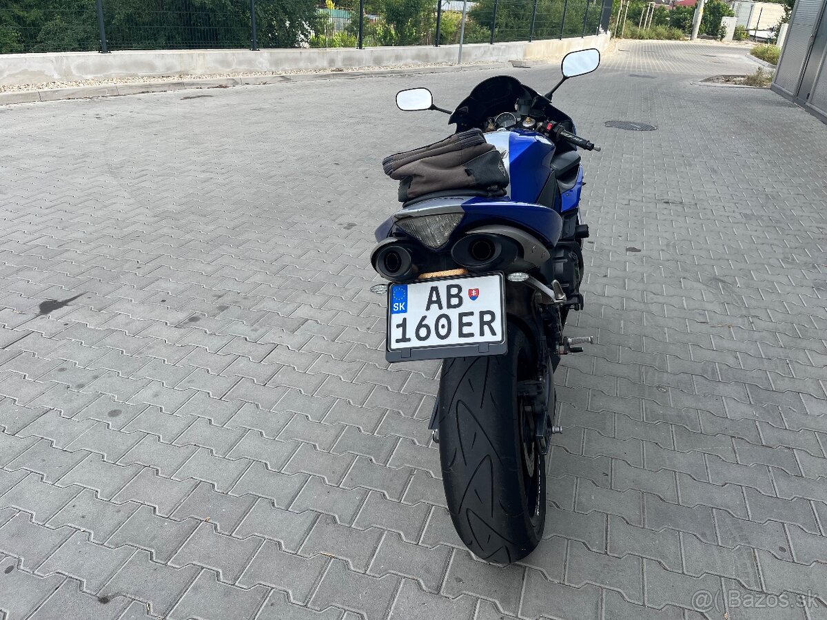 Yamaha R1 - 8