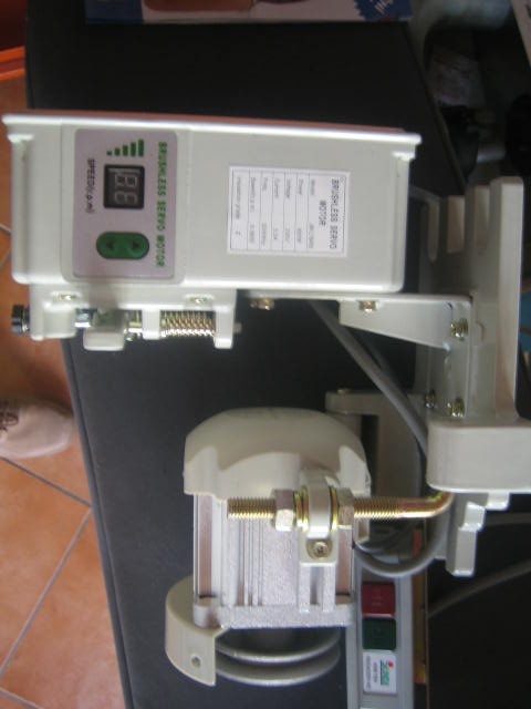 Predám Servo motor na 230 V/550W - 8