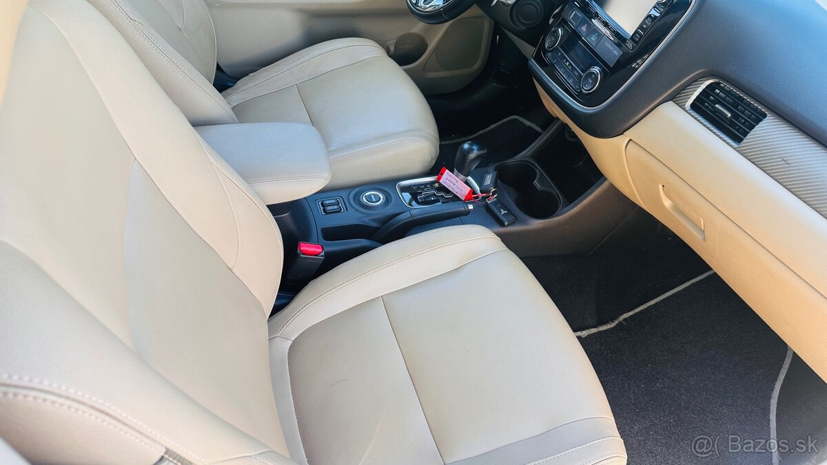 Mitsubishi Outlander 2.2D 7miest automat 4x4 - 8