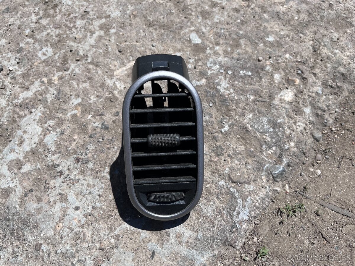 Suzuki Splash 2009 diely interieru, vyduch, svetlo, zrkadlo - 8