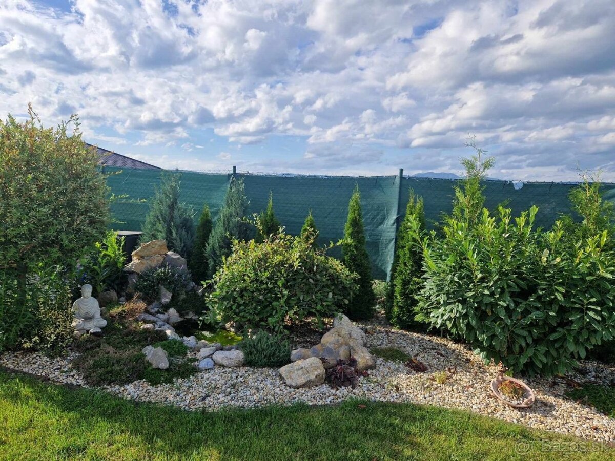 4-izbový bungalow - 100m2 + terasa 18 m2, pozemok 796 m2, Ko - 8