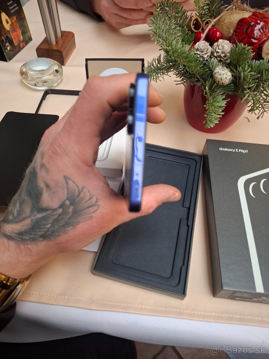 Predám NOVY FLIP 7 12/512GB - 8