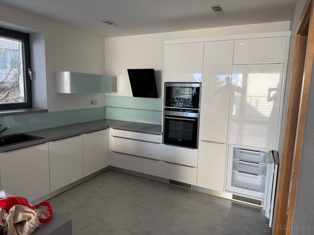 Kuchynská linka - 8