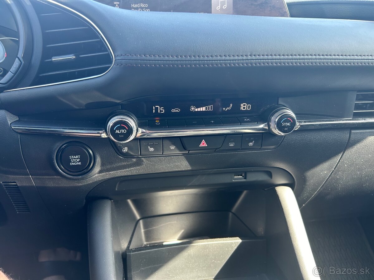 Mazda 3 2.0 BENZÍN SEDAN - 8