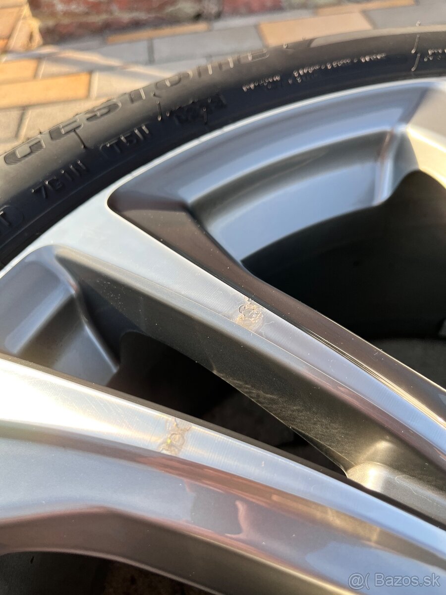 Bridgestone 225/50 R18 - 8