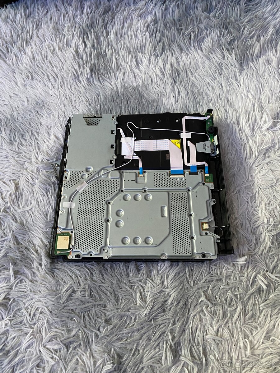 Playstation 4 slim - 8