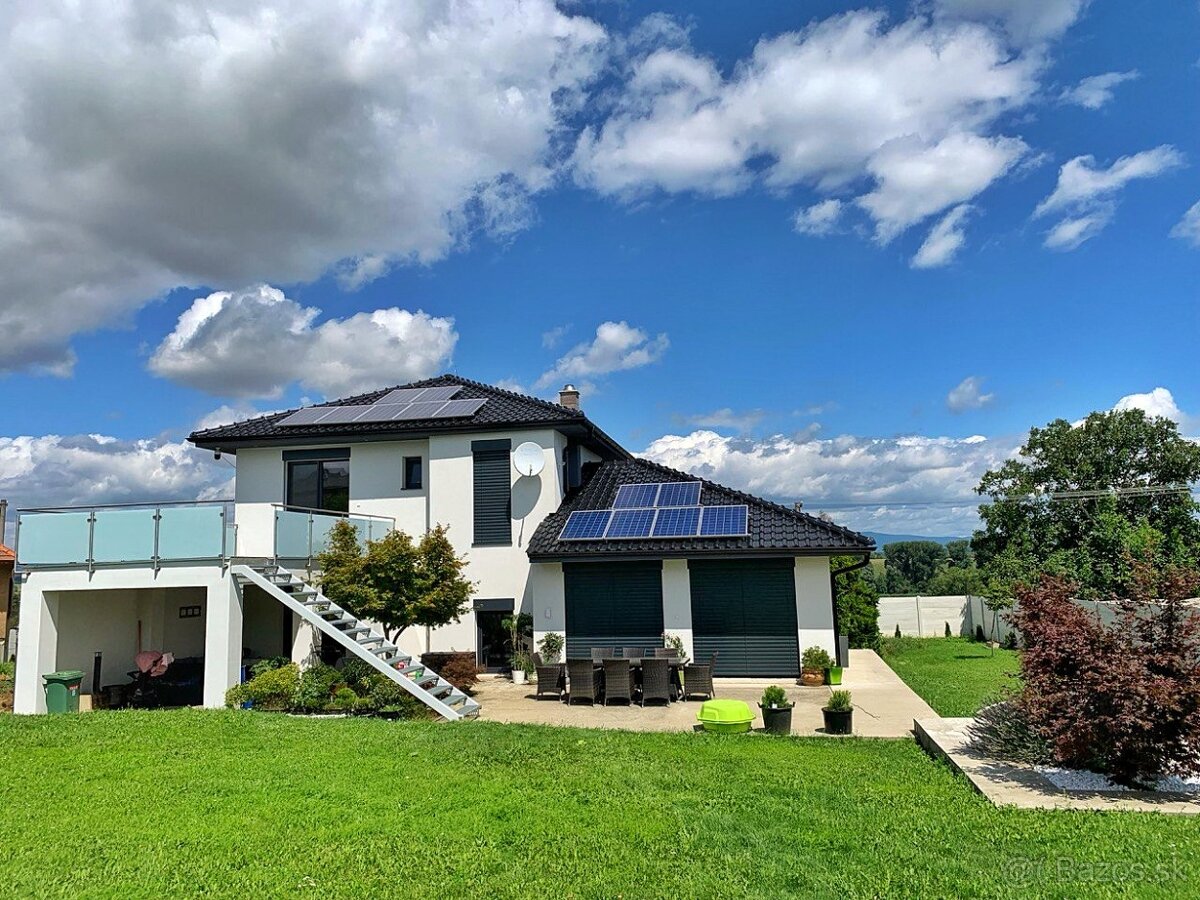 VRÁBLE - rodinný dom s pozemkom 2000 m2 - 8