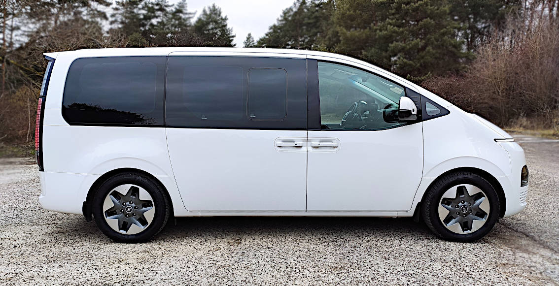 Hyundai Staria 2.2 CRDi Premium A/T - 8