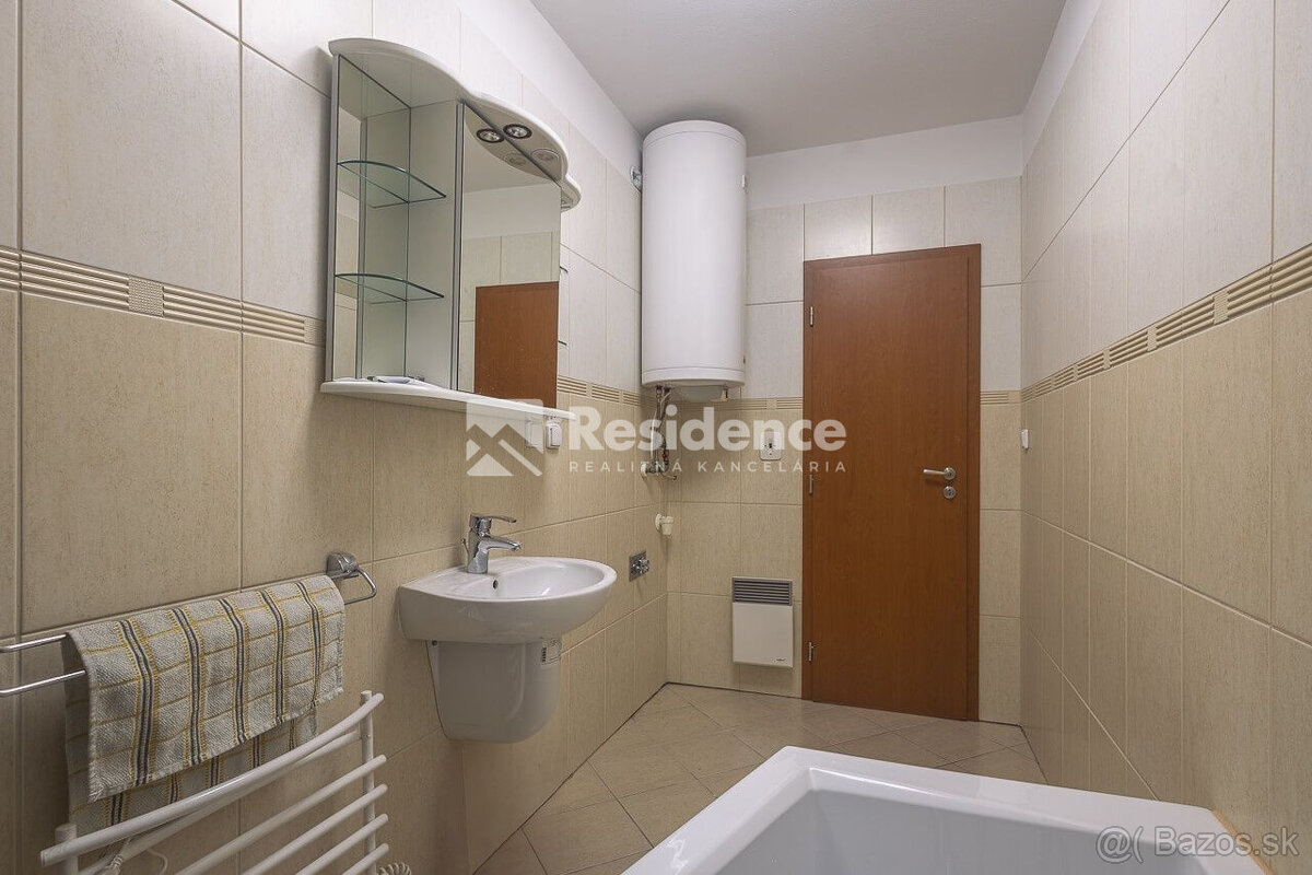 Na predaj 3-izbový byt priamo v centre Liptovského Mikuláša - 8