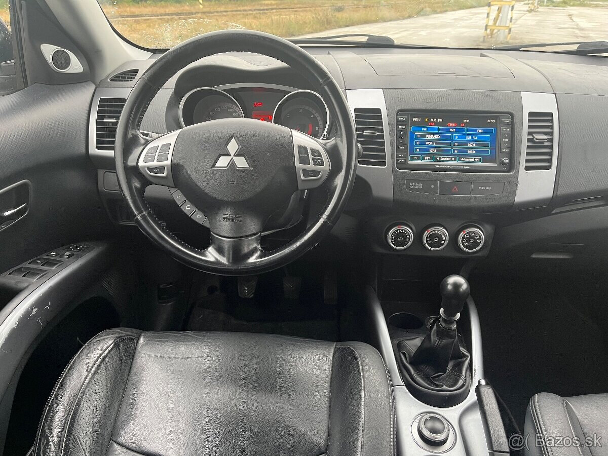 Mitsubishi Outlander 2.2 DI-D 4x4 instyle 7miest navi xenon - 8