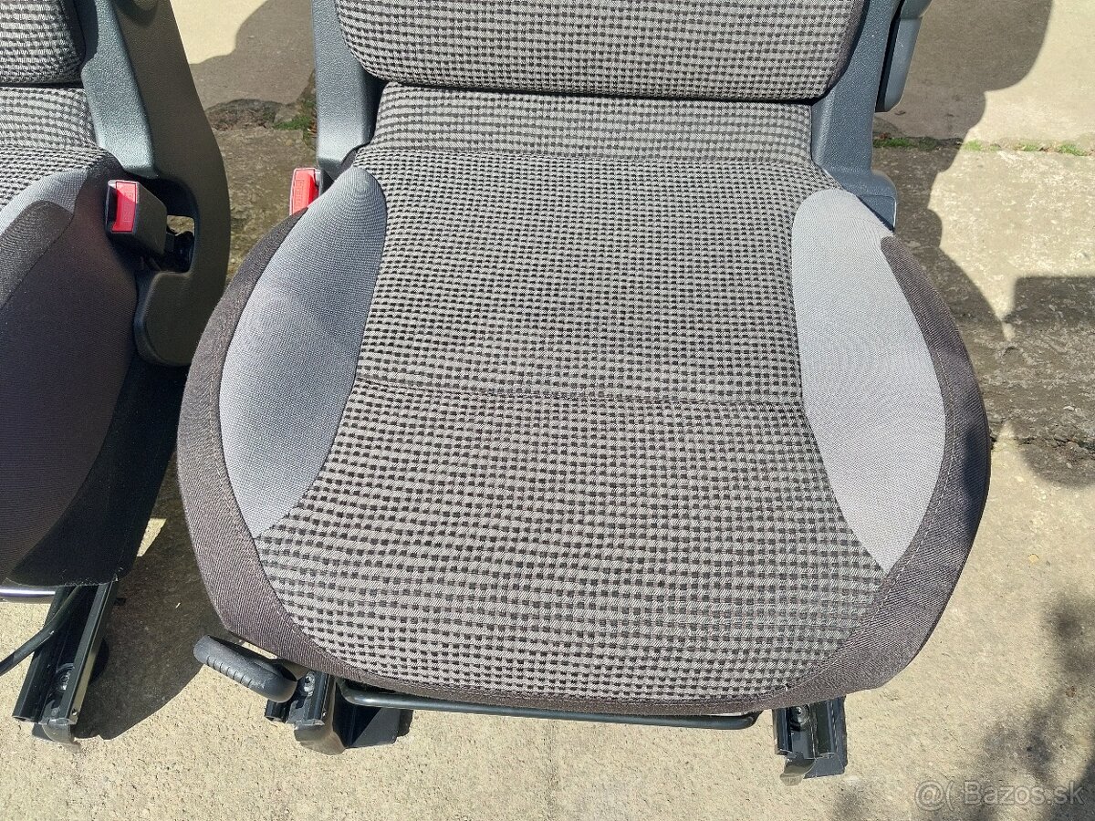 Predám predné sedačky na Peugeot Partner Tepee - 8