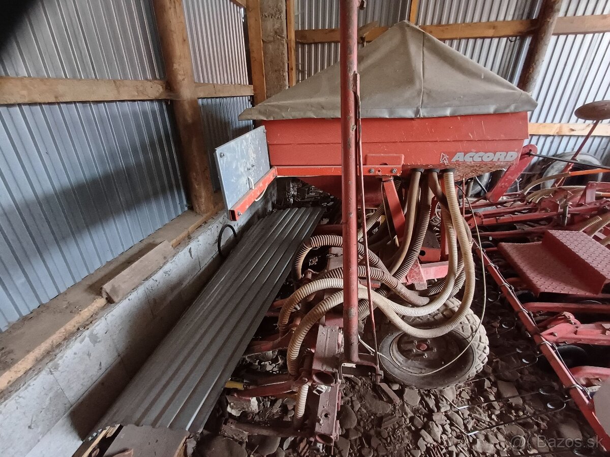 Sejačka accord pneumatícka - 8