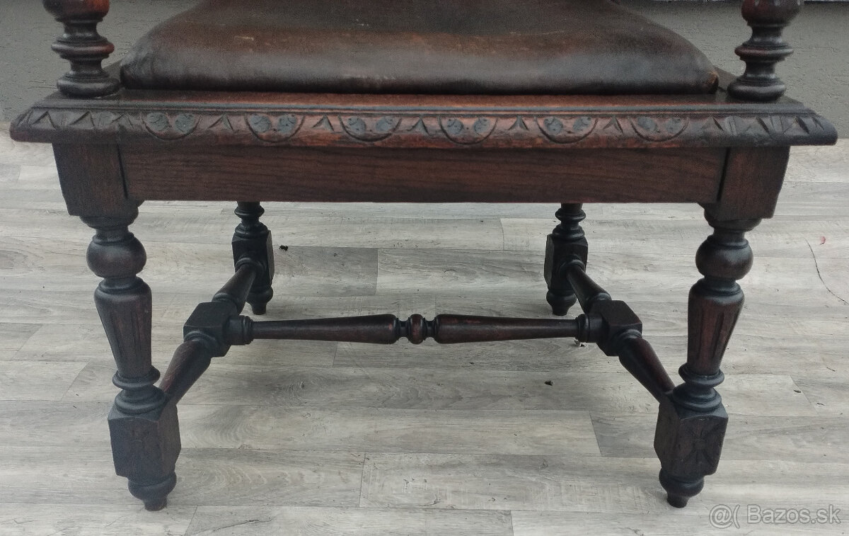 Stolička v štýle viktoriánskej neogotiky. - 8